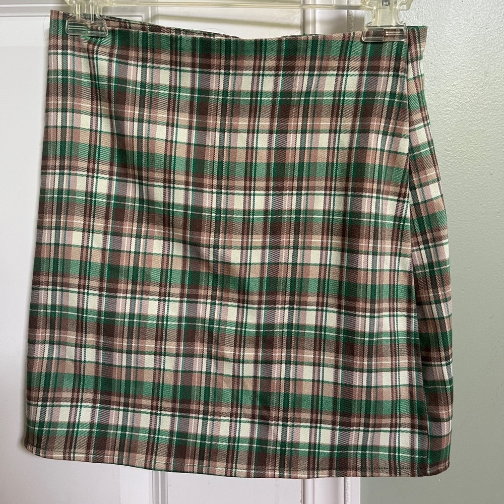 xs zara green and beige plaid mini skirt